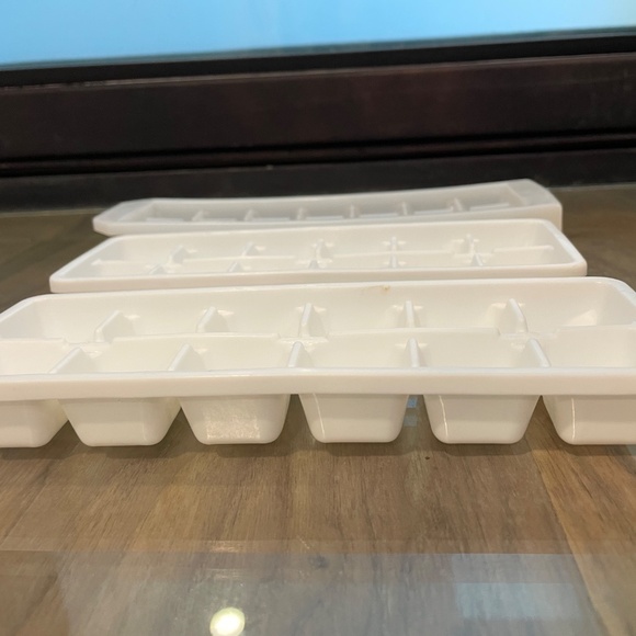 Like New 3-Piece Set Mini-Ice Cube Trays - Picture 9 of 12